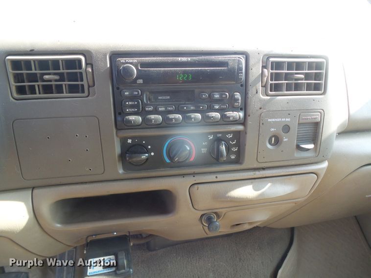 image for item DD0431 2000 Ford F250 Super Duty XLT  SuperCab flatbed pickup truck