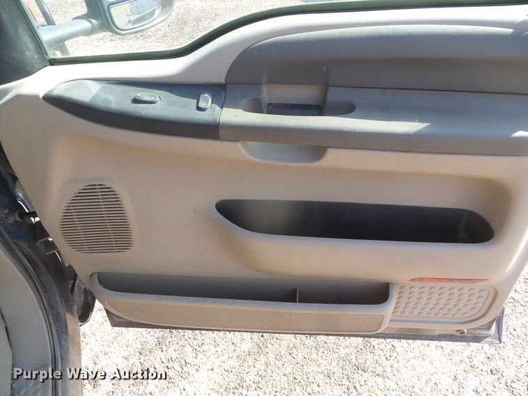 image for item DD0431 2000 Ford F250 Super Duty XLT  SuperCab flatbed pickup truck