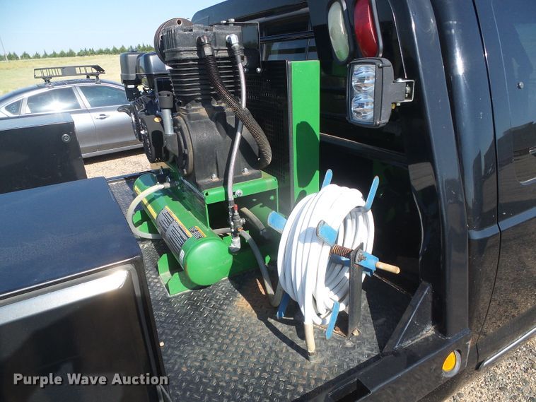 image for item DD0431 2000 Ford F250 Super Duty XLT  SuperCab flatbed pickup truck