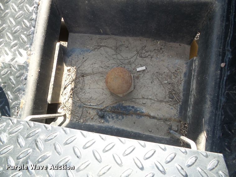 image for item DD0431 2000 Ford F250 Super Duty XLT  SuperCab flatbed pickup truck