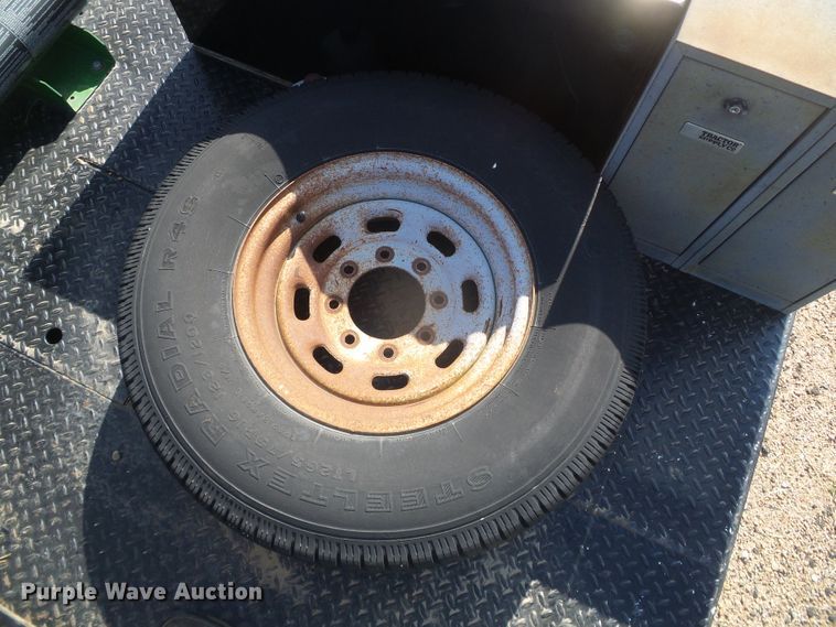 image for item DD0431 2000 Ford F250 Super Duty XLT  SuperCab flatbed pickup truck