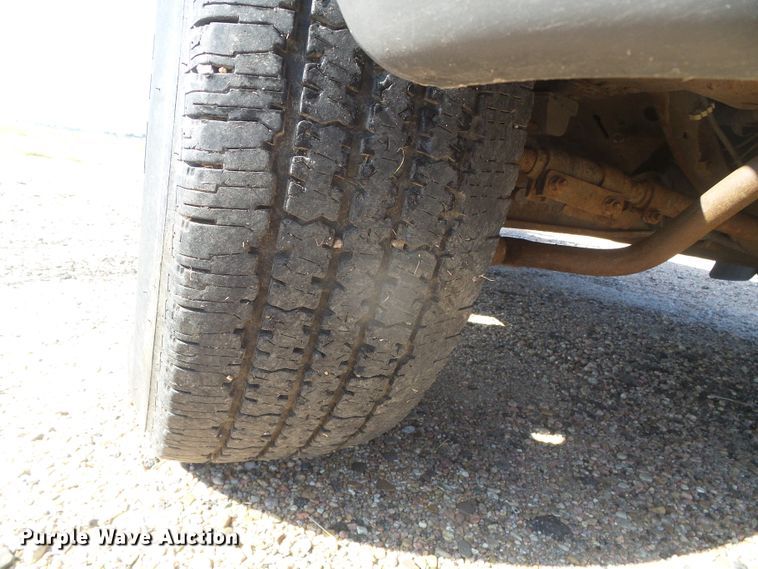 image for item DD0431 2000 Ford F250 Super Duty XLT  SuperCab flatbed pickup truck