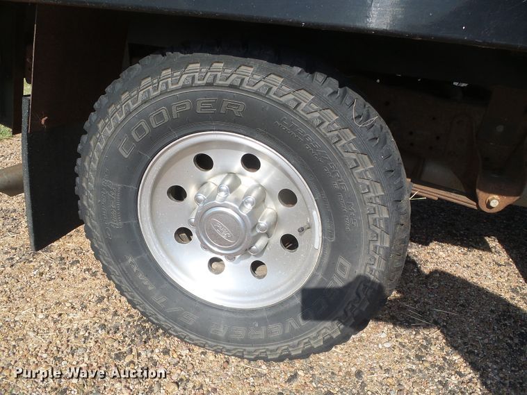 image for item DD0431 2000 Ford F250 Super Duty XLT  SuperCab flatbed pickup truck