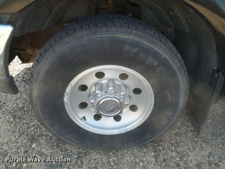 image for item DD0431 2000 Ford F250 Super Duty XLT  SuperCab flatbed pickup truck