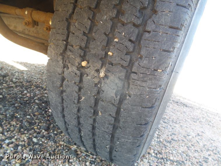 image for item DD0431 2000 Ford F250 Super Duty XLT  SuperCab flatbed pickup truck