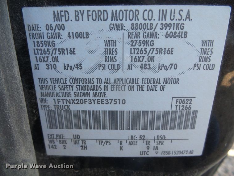 image for item DD0431 2000 Ford F250 Super Duty XLT  SuperCab flatbed pickup truck