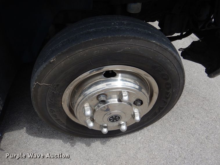 image for item DD2532 2002 International 4300  ambulance