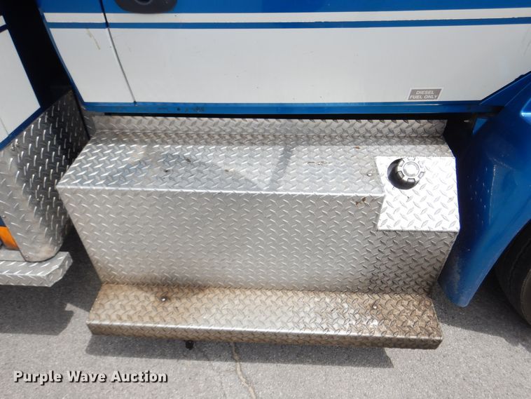 image for item DD2532 2002 International 4300  ambulance