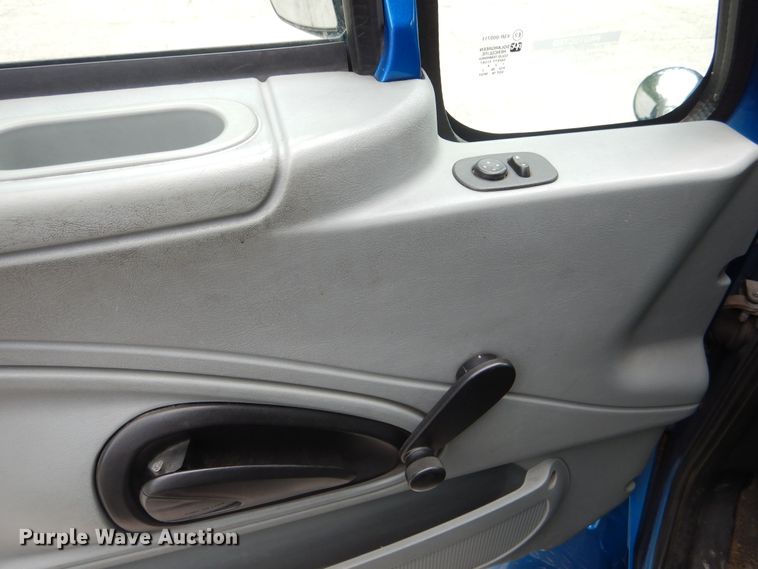 image for item DD2532 2002 International 4300  ambulance