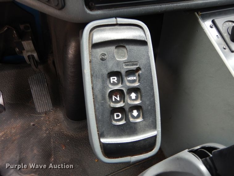 image for item DD2532 2002 International 4300  ambulance