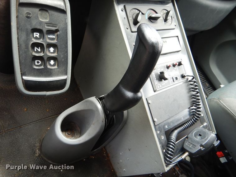 image for item DD2532 2002 International 4300  ambulance