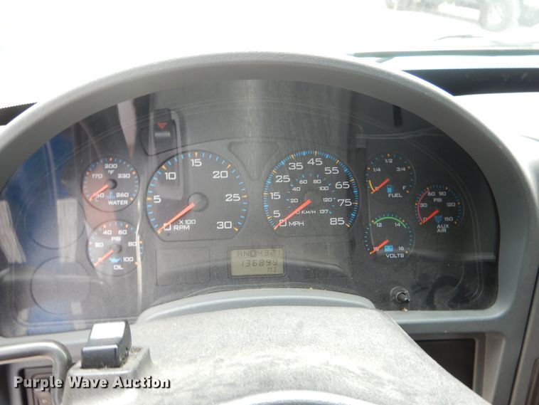 image for item DD2532 2002 International 4300  ambulance