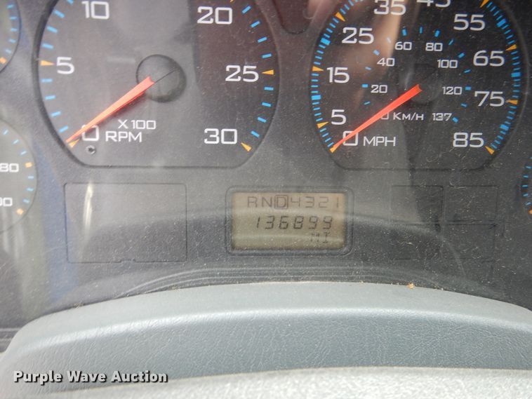 image for item DD2532 2002 International 4300  ambulance