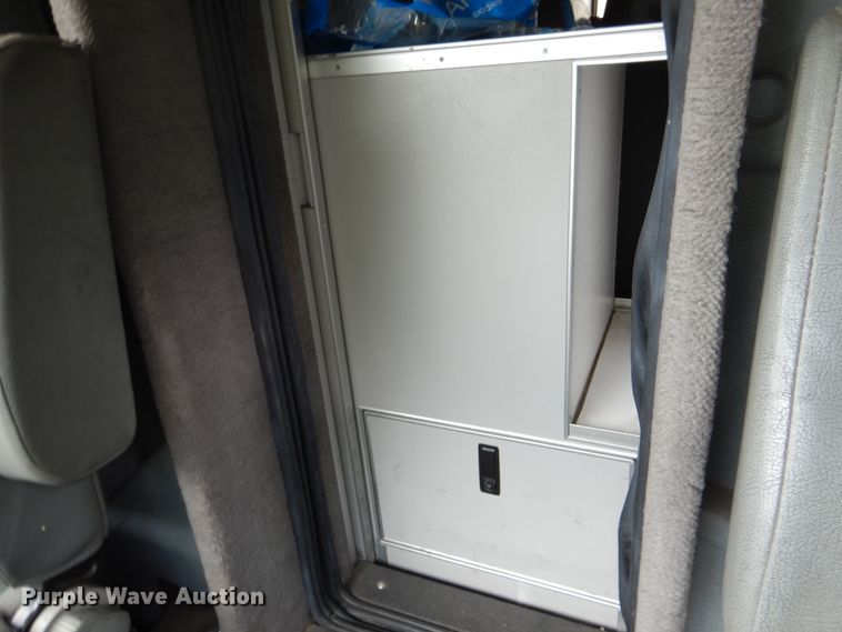 image for item DD2532 2002 International 4300  ambulance