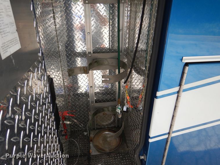 image for item DD2532 2002 International 4300  ambulance