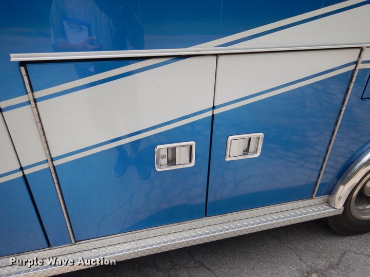 image for item DD2532 2002 International 4300  ambulance