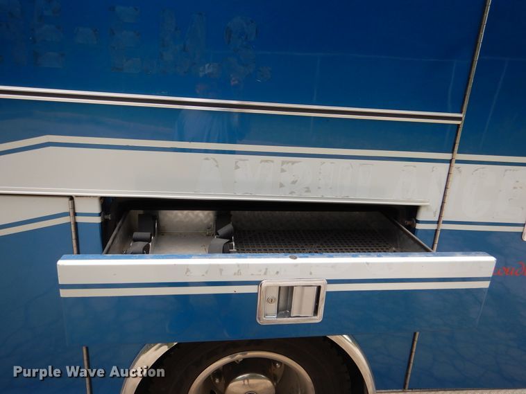 image for item DD2532 2002 International 4300  ambulance