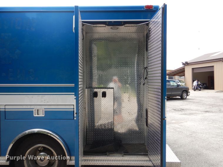 image for item DD2532 2002 International 4300  ambulance