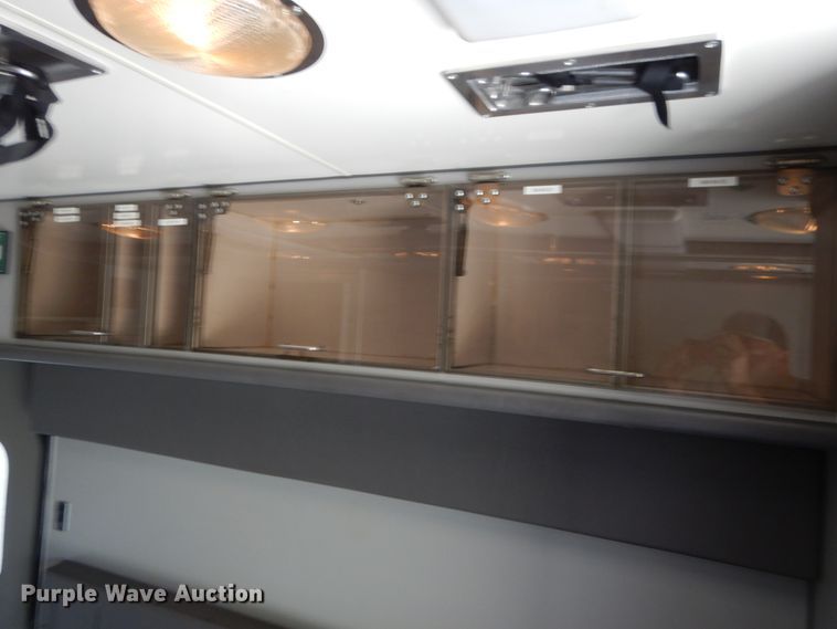 image for item DD2532 2002 International 4300  ambulance