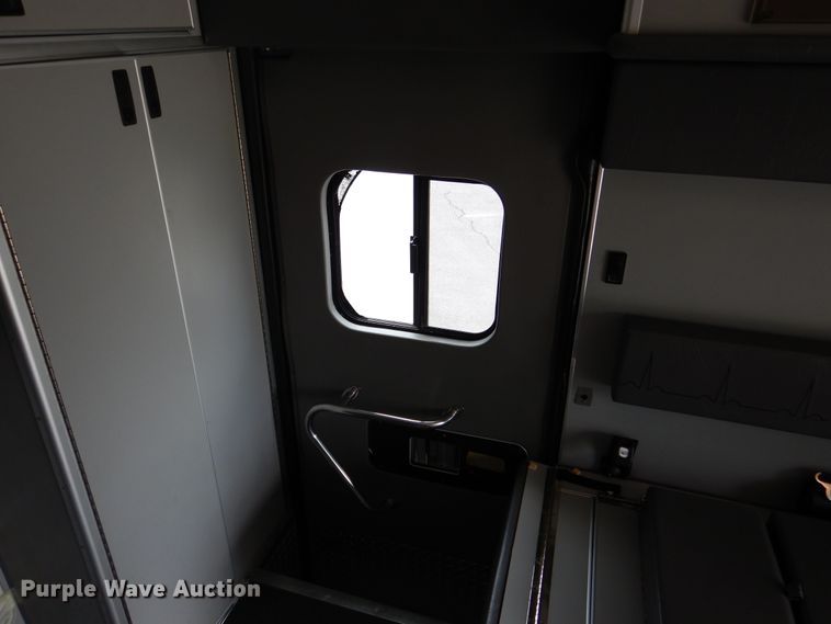 image for item DD2532 2002 International 4300  ambulance