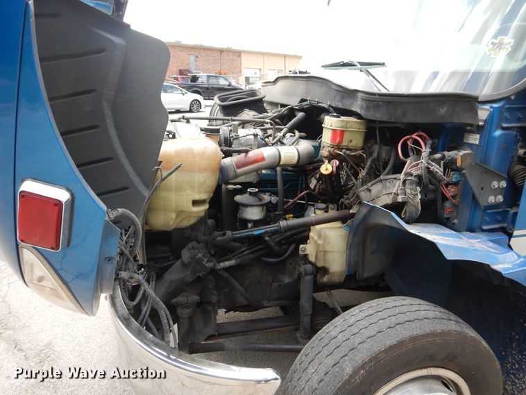 image for item DD2532 2002 International 4300  ambulance