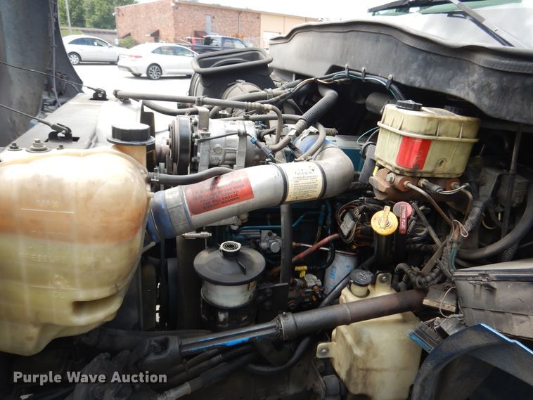 image for item DD2532 2002 International 4300  ambulance