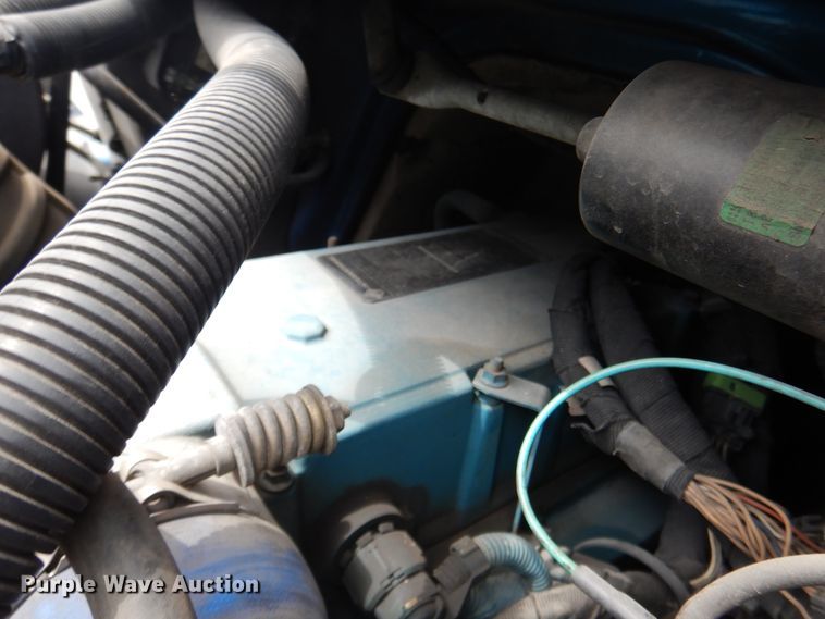 image for item DD2532 2002 International 4300  ambulance