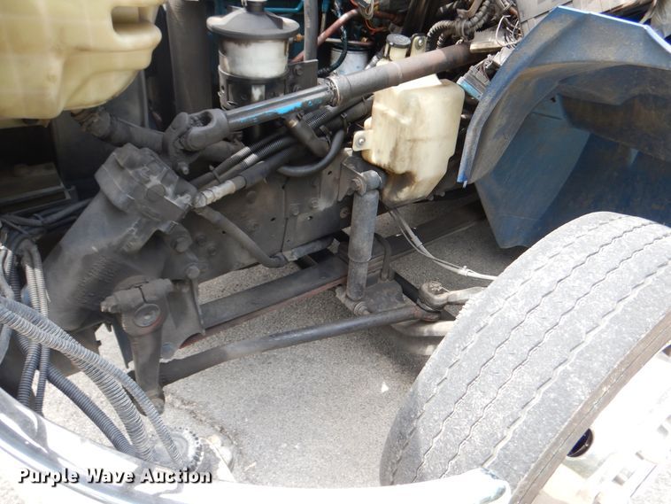 image for item DD2532 2002 International 4300  ambulance