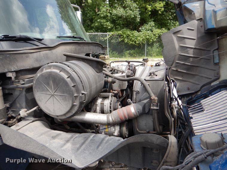 image for item DD2532 2002 International 4300  ambulance