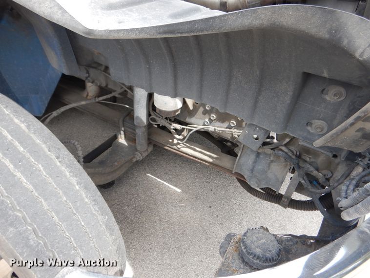 image for item DD2532 2002 International 4300  ambulance