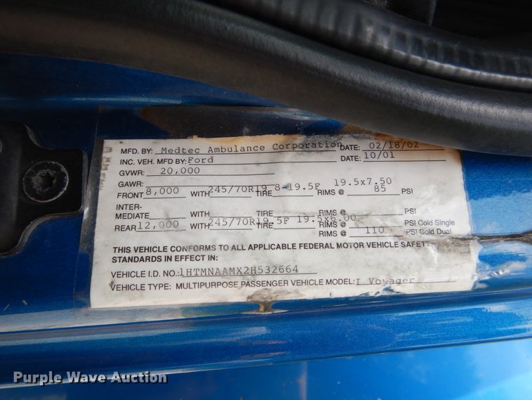 image for item DD2532 2002 International 4300  ambulance