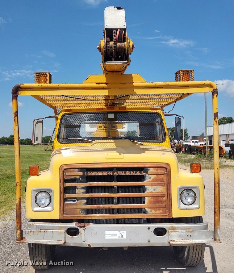 image for item DE6936 1984 International S1700  forestry bucket truck