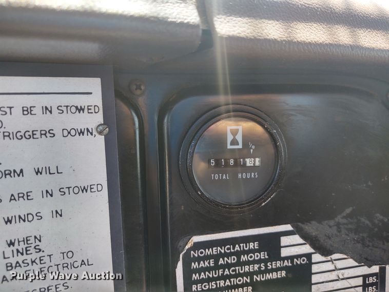 image for item DE6936 1984 International S1700  forestry bucket truck