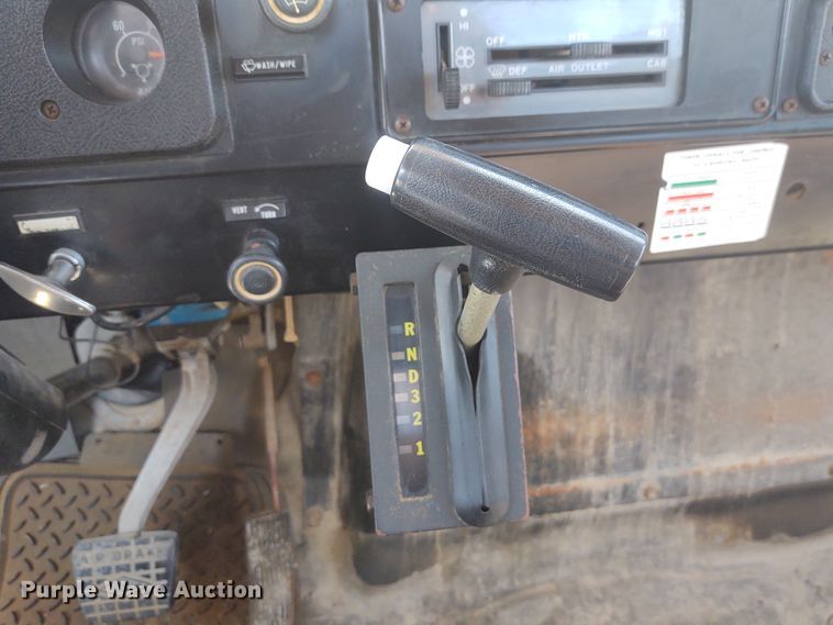 image for item DE6936 1984 International S1700  forestry bucket truck