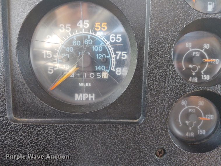 image for item DE6936 1984 International S1700  forestry bucket truck