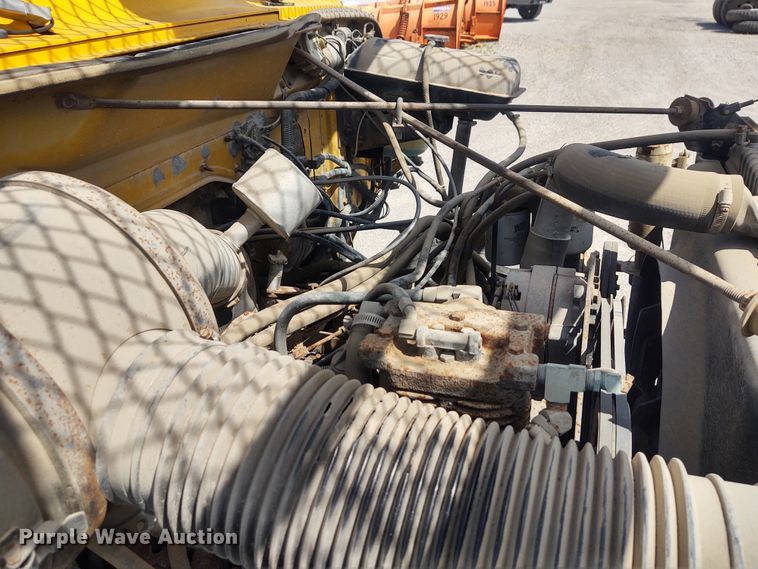 image for item DE6936 1984 International S1700  forestry bucket truck