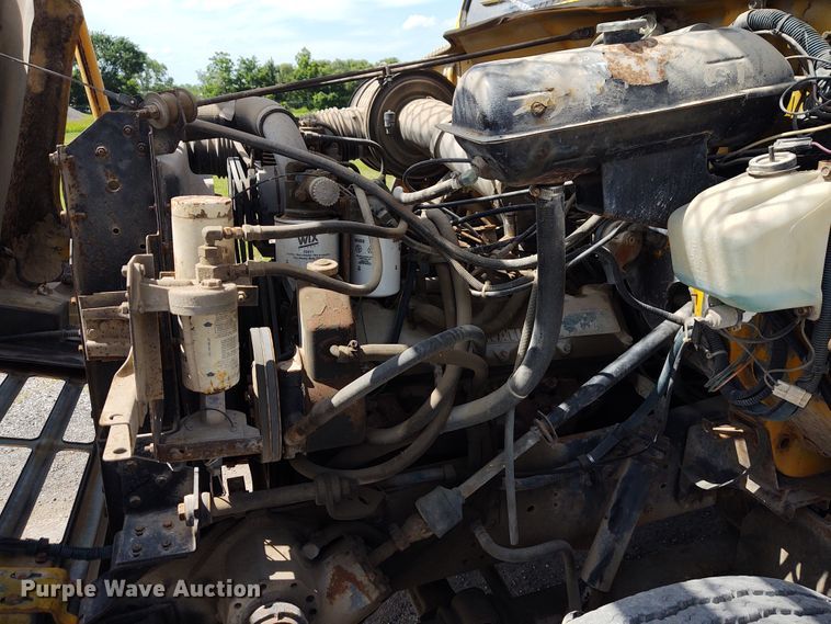 image for item DE6936 1984 International S1700  forestry bucket truck