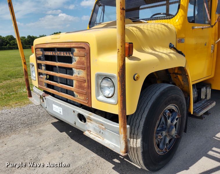 image for item DE6936 1984 International S1700  forestry bucket truck