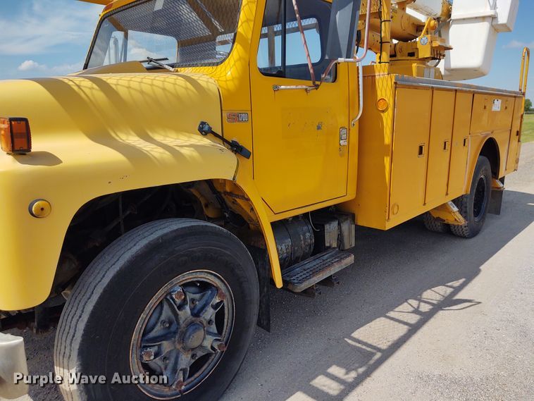 image for item DE6936 1984 International S1700  forestry bucket truck