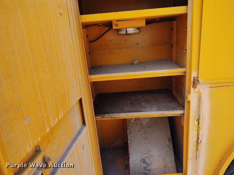 image for item DE6936 1984 International S1700  forestry bucket truck