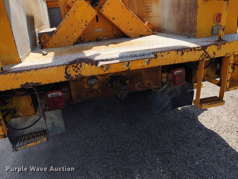 image for item DE6936 1984 International S1700  forestry bucket truck