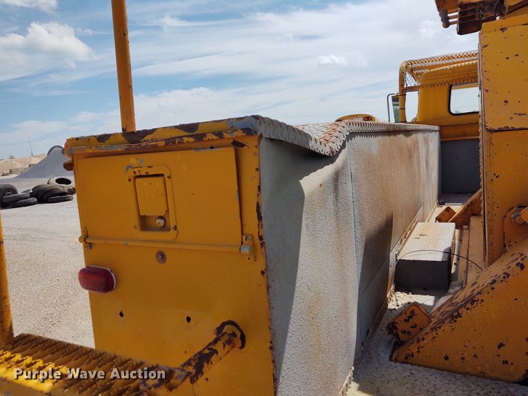 image for item DE6936 1984 International S1700  forestry bucket truck