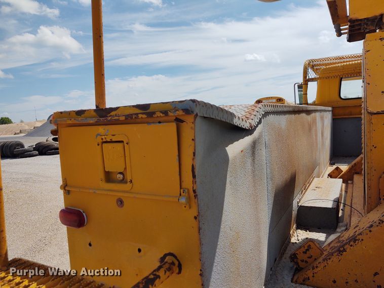 image for item DE6936 1984 International S1700  forestry bucket truck