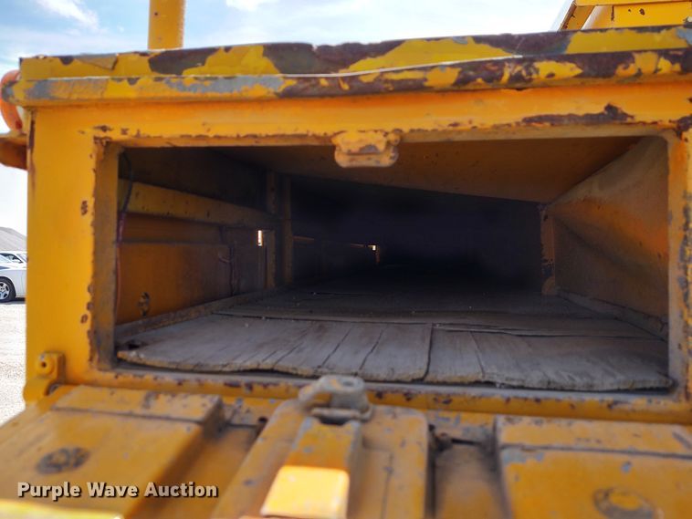 image for item DE6936 1984 International S1700  forestry bucket truck