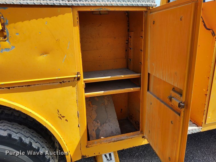 image for item DE6936 1984 International S1700  forestry bucket truck