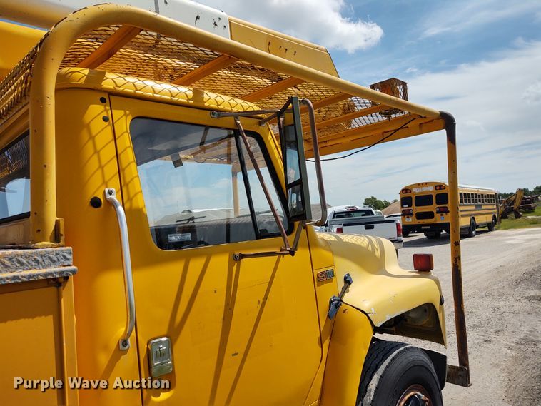 image for item DE6936 1984 International S1700  forestry bucket truck