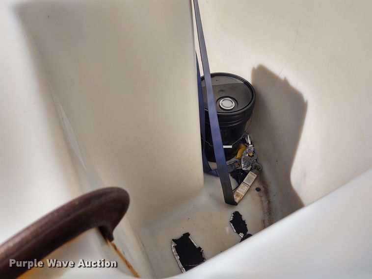 image for item DE6936 1984 International S1700  forestry bucket truck