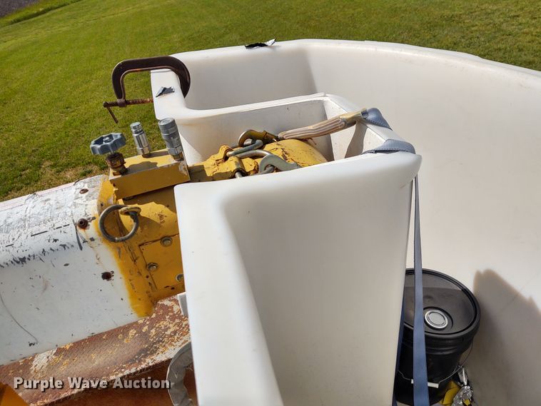 image for item DE6936 1984 International S1700  forestry bucket truck