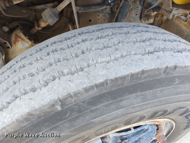 image for item DE6936 1984 International S1700  forestry bucket truck