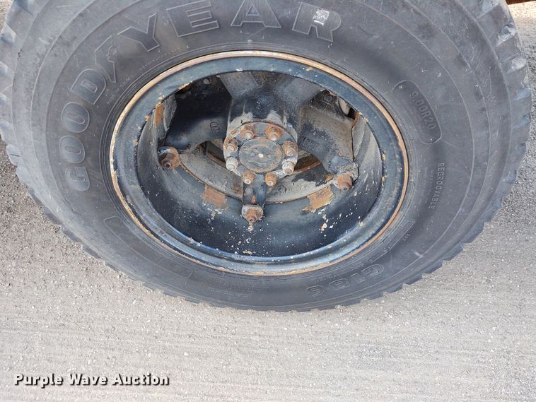 image for item DE6936 1984 International S1700  forestry bucket truck